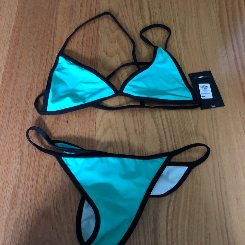 Bikini - Picture 2 of 2